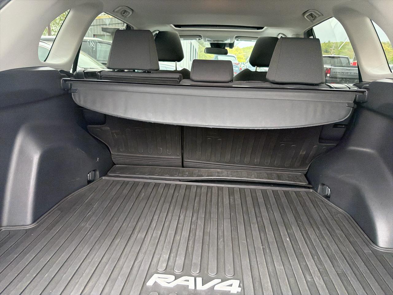 Toyota RAV4 XLE AWD (Natl) 2019