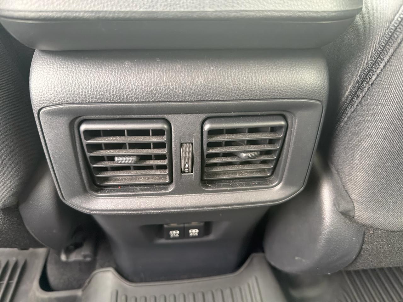 Toyota RAV4 XLE AWD (Natl) 2019