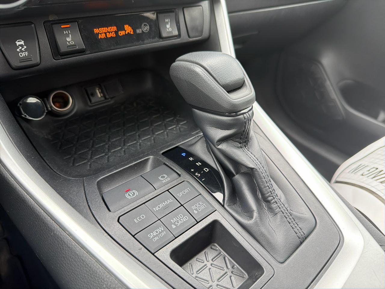 Toyota RAV4 XLE AWD (Natl) 2019