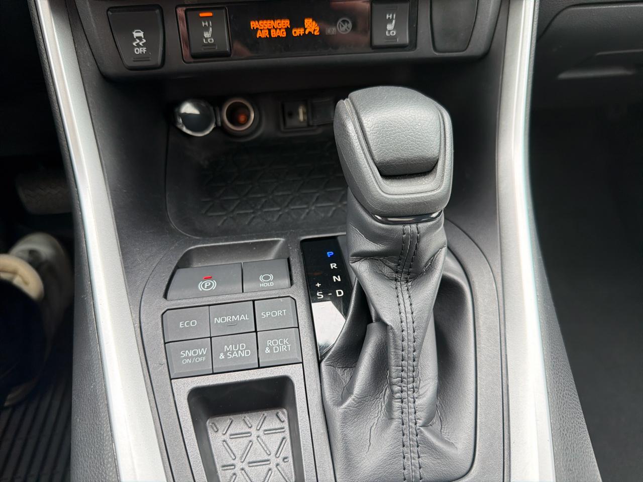 Toyota RAV4 XLE AWD (Natl) 2019