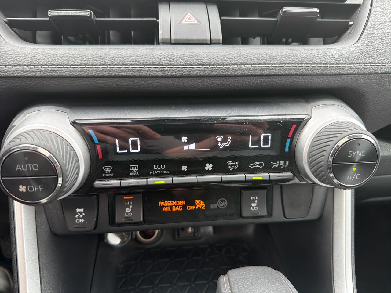 Toyota RAV4 XLE AWD (Natl) 2019