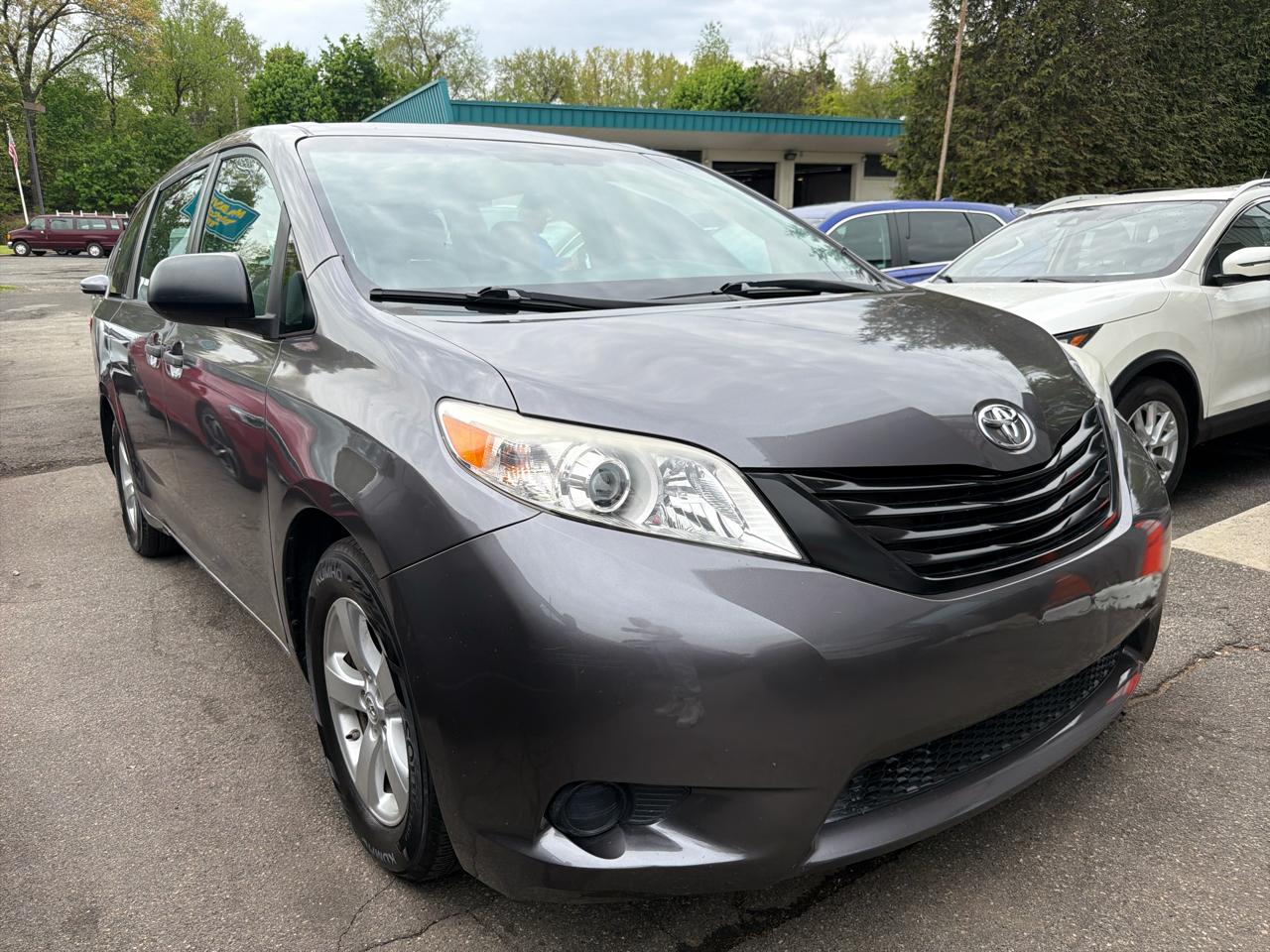 Toyota Sienna 5dr 7-Pass Van L FWD (Natl) 2015