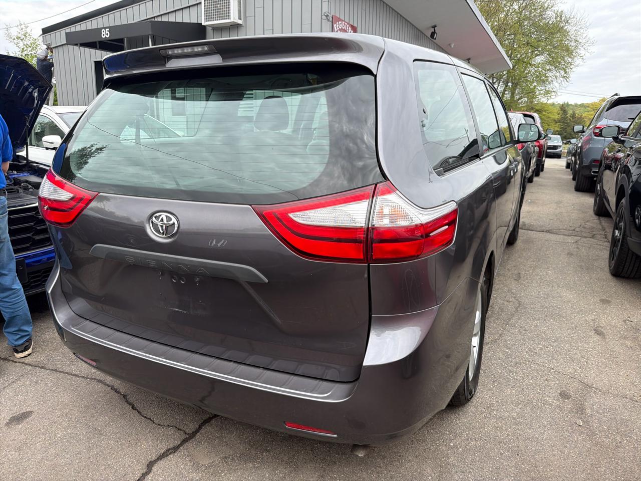 Toyota Sienna 5dr 7-Pass Van L FWD (Natl) 2015