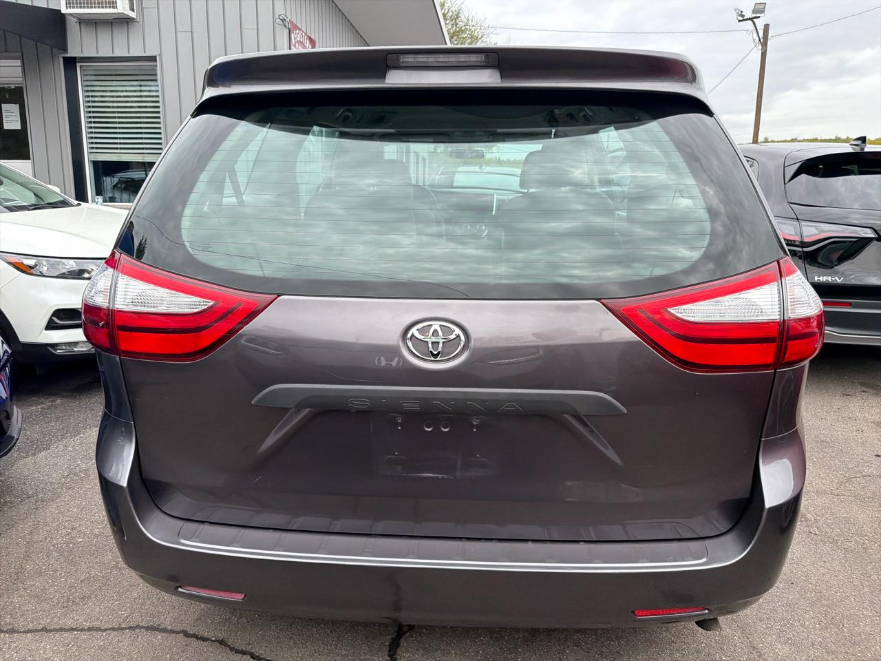 Toyota Sienna 5dr 7-Pass Van L FWD (Natl) 2015