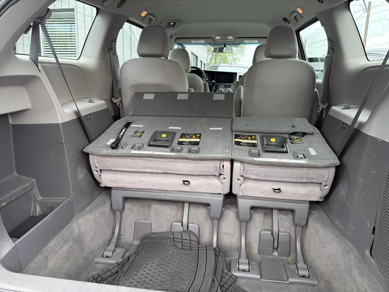 Toyota Sienna 5dr 7-Pass Van L FWD (Natl) 2015