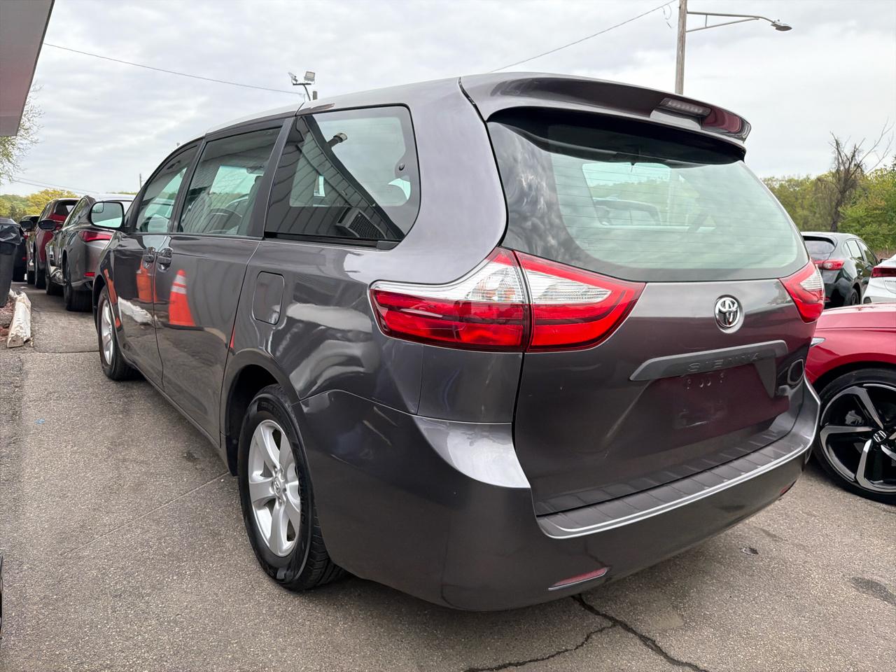 Toyota Sienna 5dr 7-Pass Van L FWD (Natl) 2015