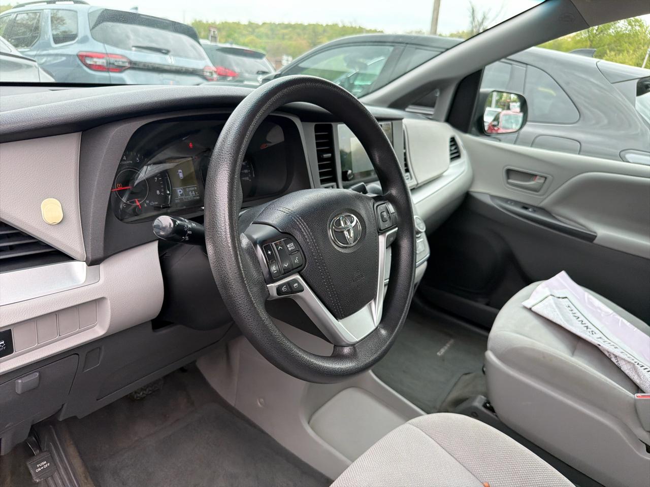 Toyota Sienna 5dr 7-Pass Van L FWD (Natl) 2015