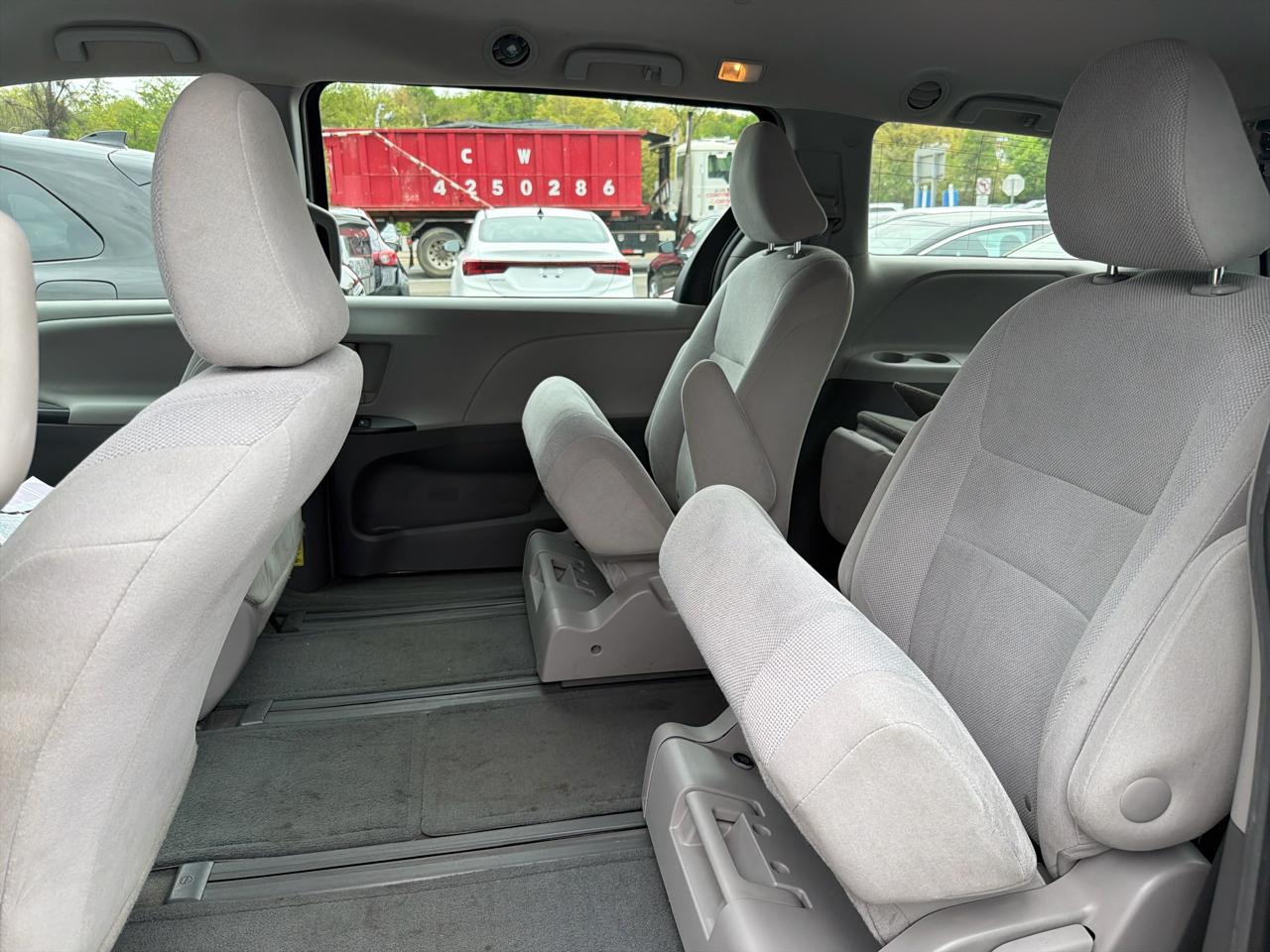 Toyota Sienna 5dr 7-Pass Van L FWD (Natl) 2015