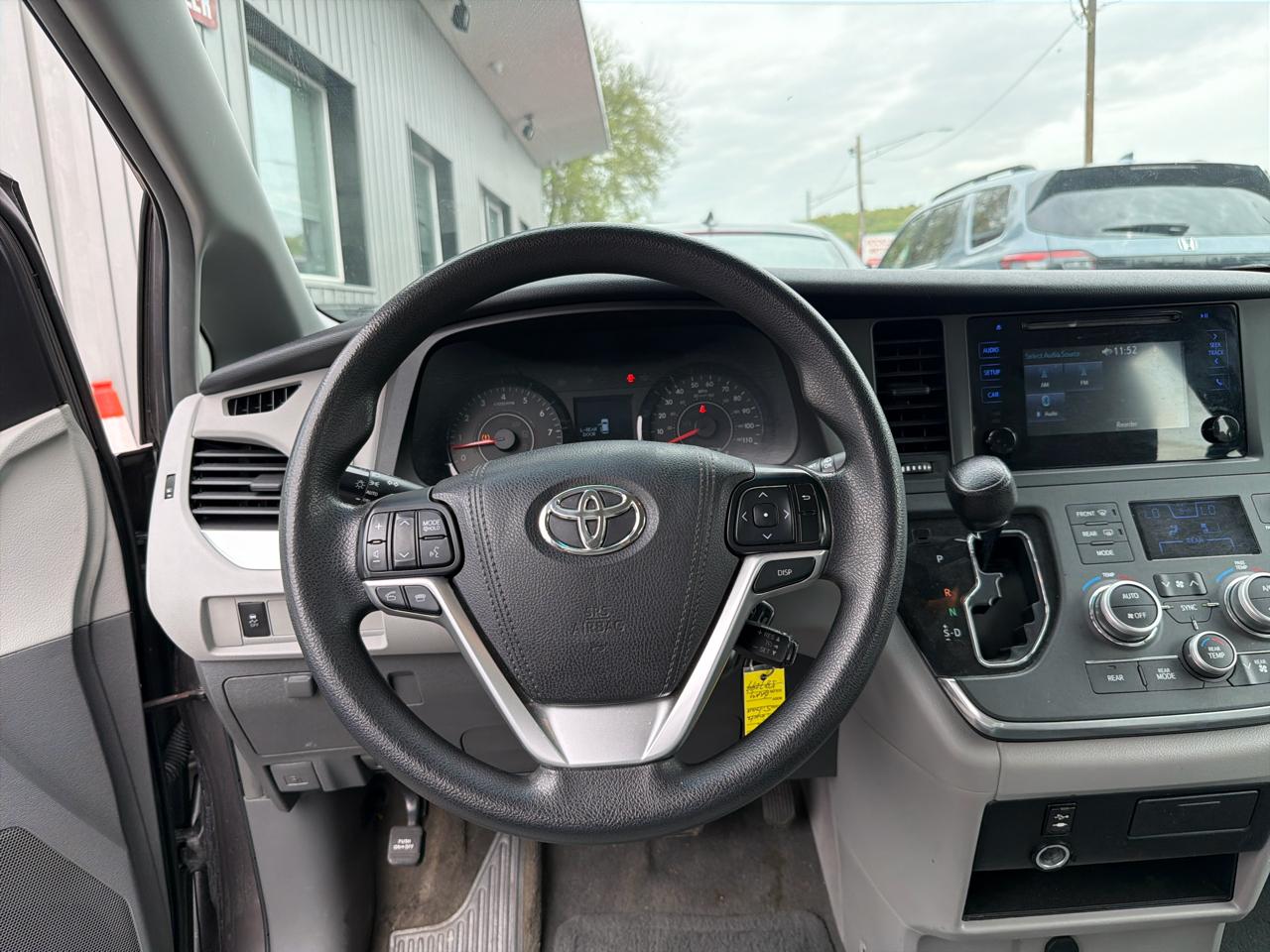 Toyota Sienna 5dr 7-Pass Van L FWD (Natl) 2015