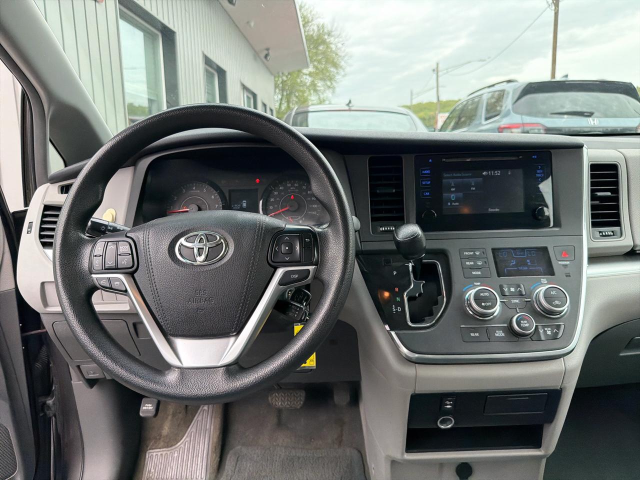 Toyota Sienna 5dr 7-Pass Van L FWD (Natl) 2015