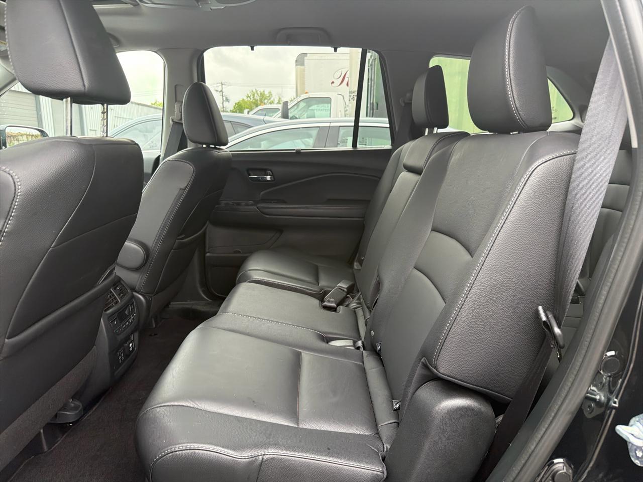 Honda Pilot Touring 8-Passenger AWD 2022