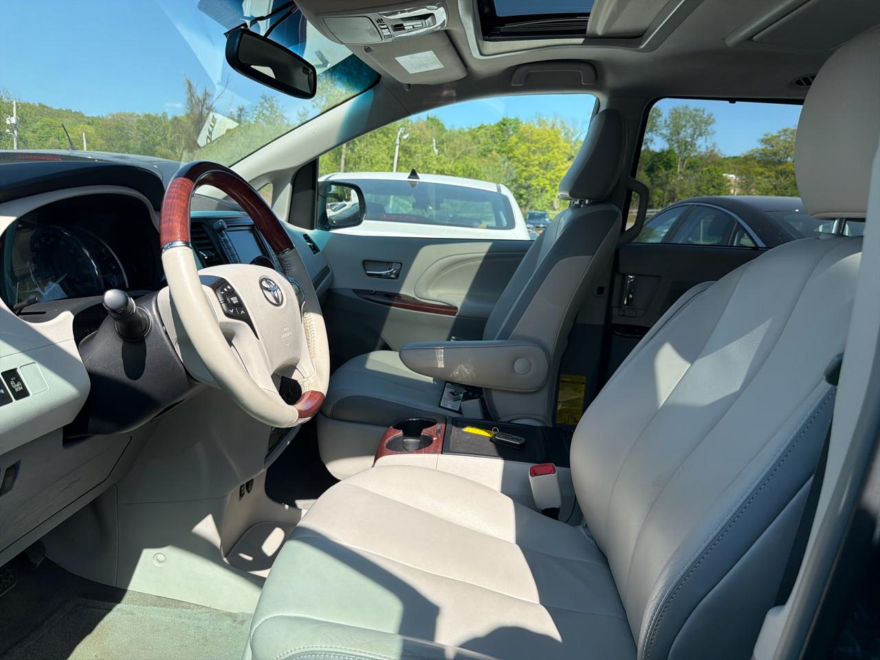 Toyota Sienna Limited 2013