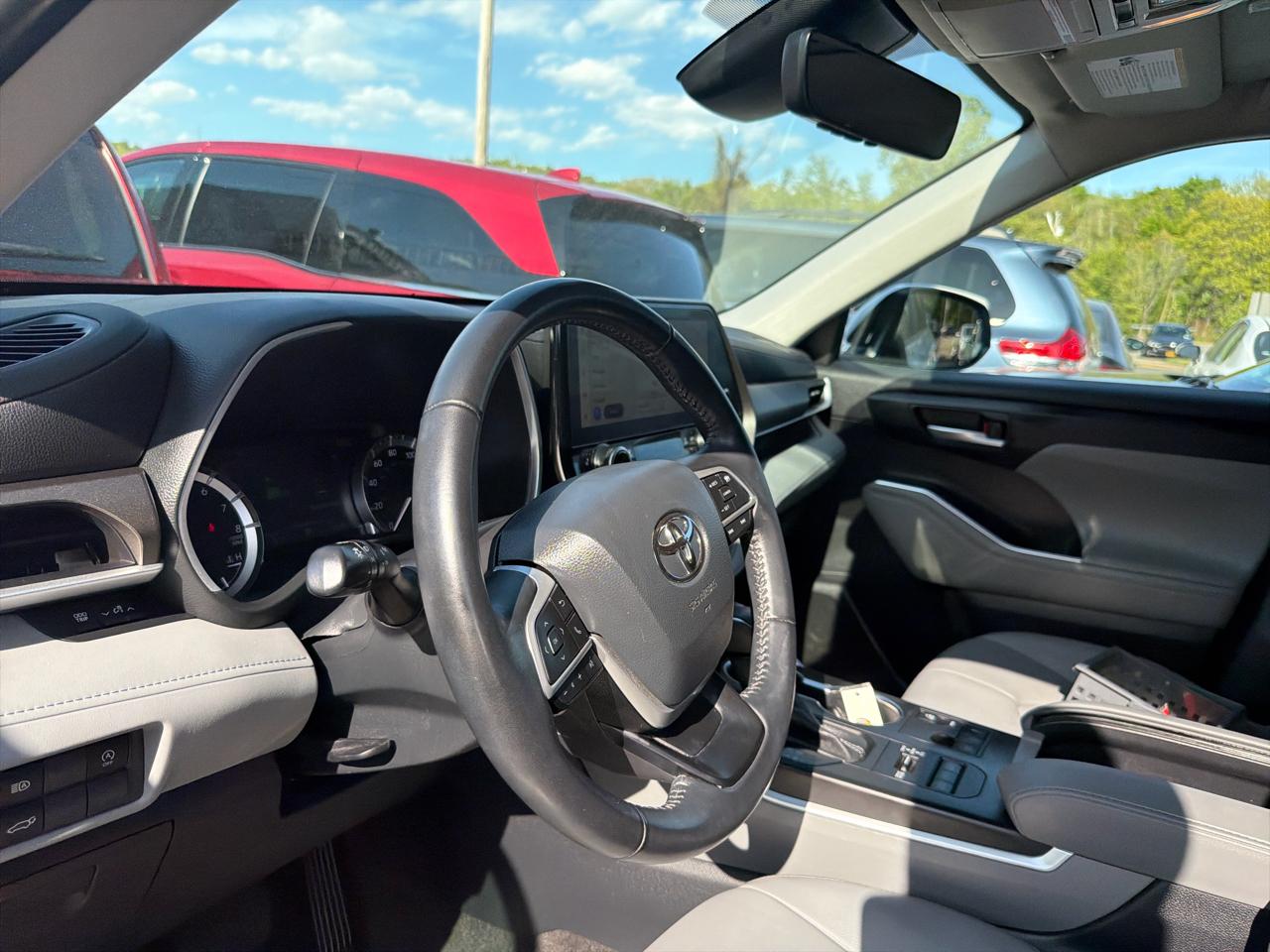 Toyota Highlander XLE 2023