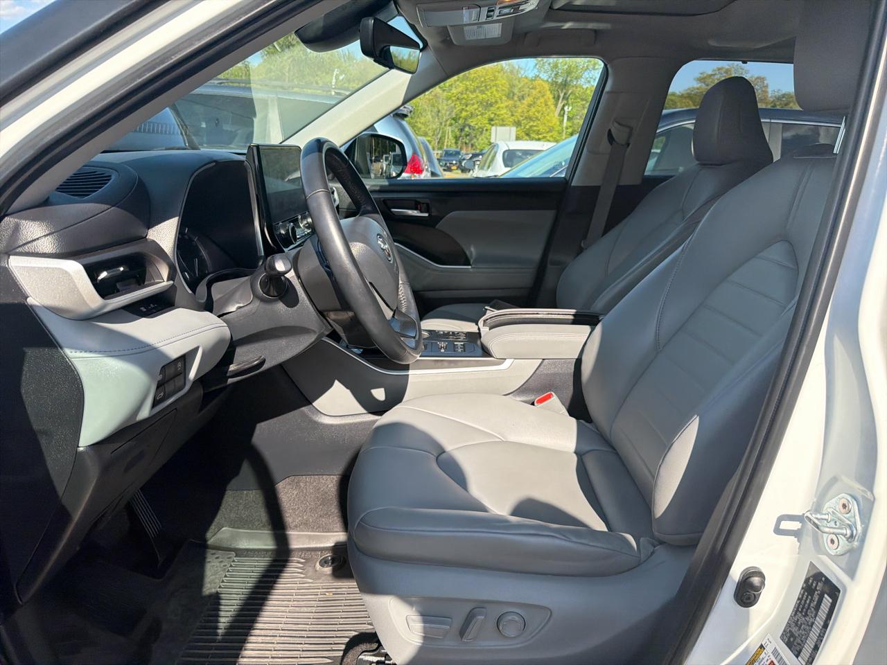 Toyota Highlander XLE 2023