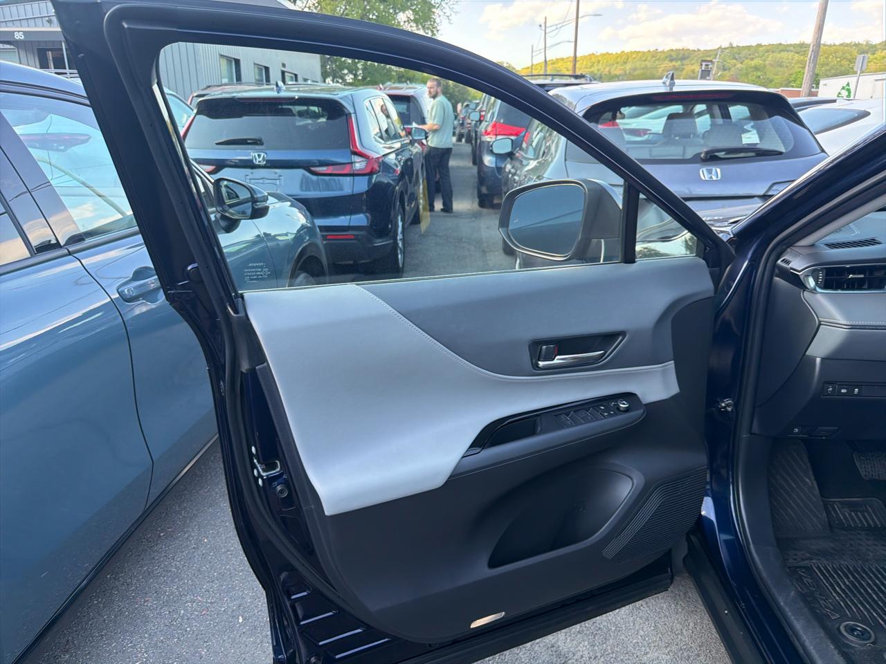 Toyota Venza LE 2023