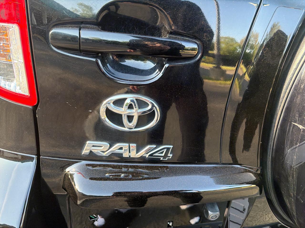 Toyota RAV4 4WD 4dr I4 (Natl) 2012