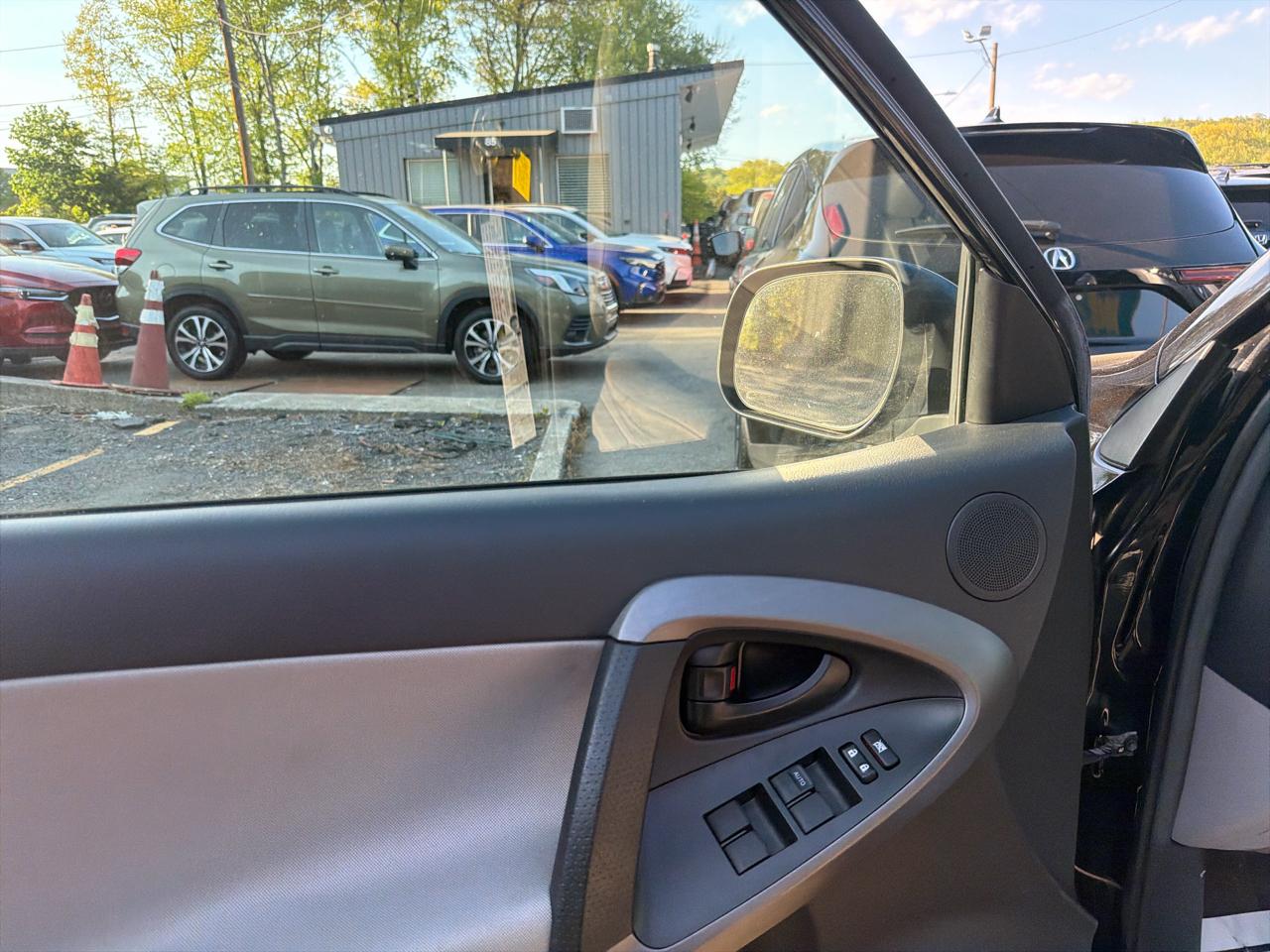 Toyota RAV4 4WD 4dr I4 (Natl) 2012