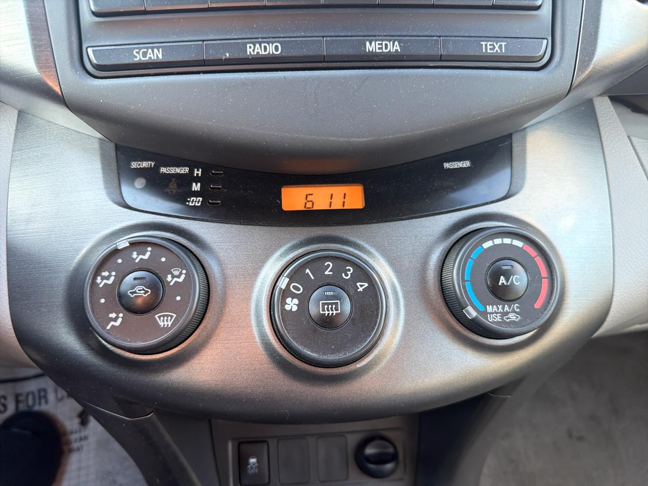 Toyota RAV4 4WD 4dr I4 (Natl) 2012