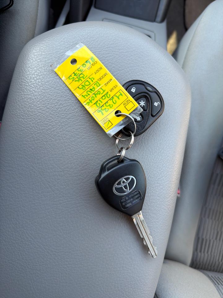 Toyota RAV4 4WD 4dr I4 (Natl) 2012