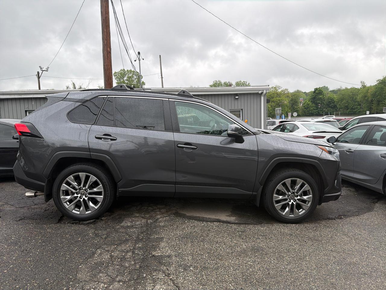 Toyota RAV4 XLE Premium AWD (Natl) 2023