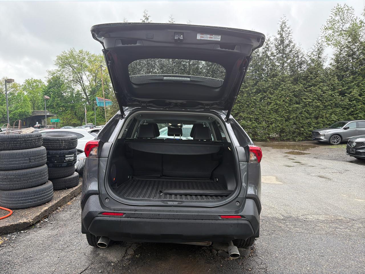 Toyota RAV4 XLE Premium AWD (Natl) 2023