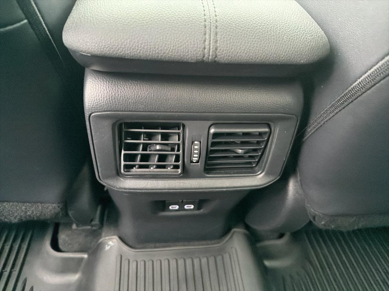 Toyota RAV4 XLE Premium AWD (Natl) 2023