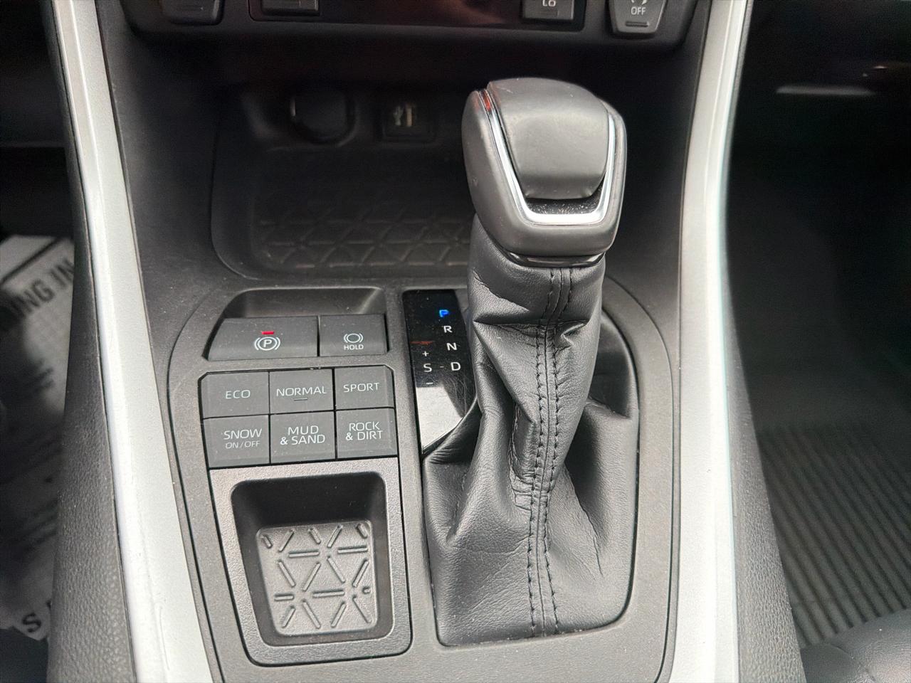 Toyota RAV4 XLE Premium AWD (Natl) 2023