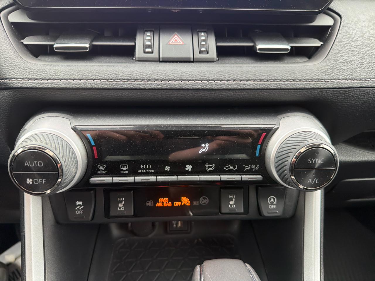 Toyota RAV4 XLE Premium AWD (Natl) 2023