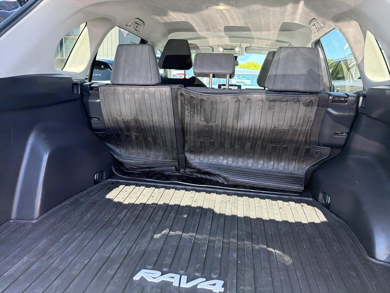Toyota RAV4 LE AWD (Natl) 2023