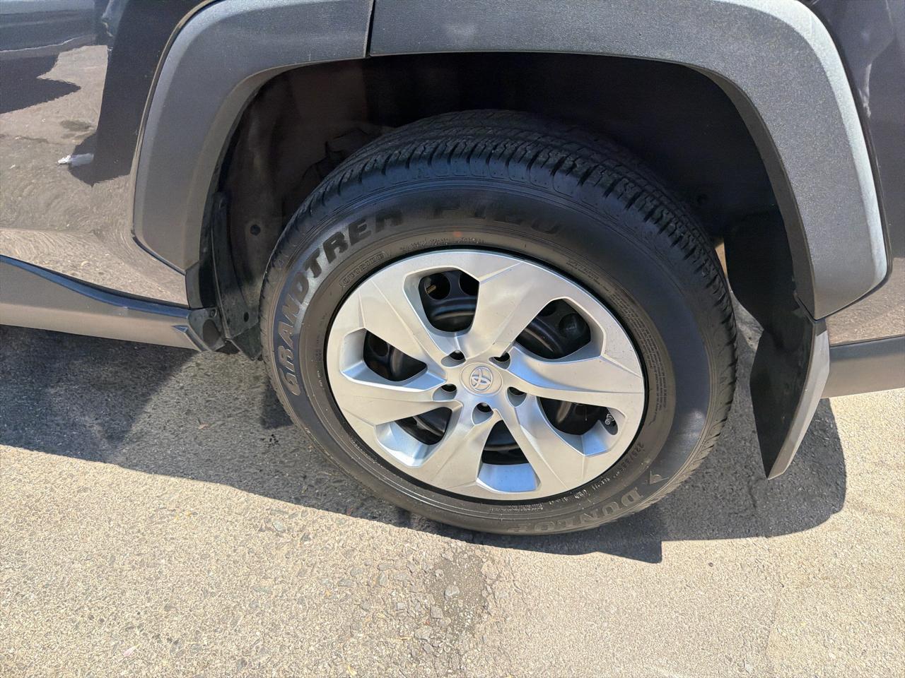 Toyota RAV4 LE AWD (Natl) 2023