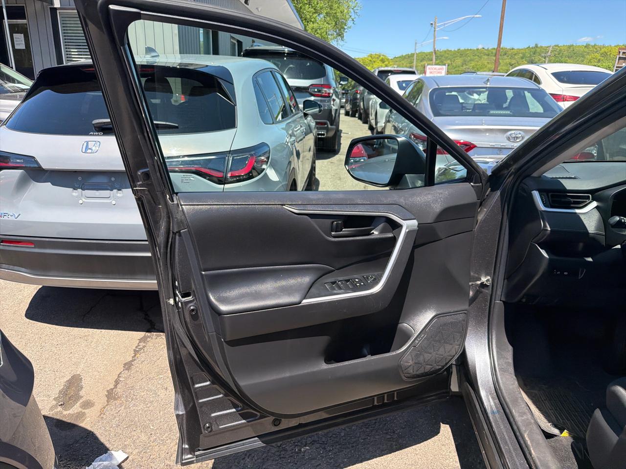 Toyota RAV4 LE AWD (Natl) 2023