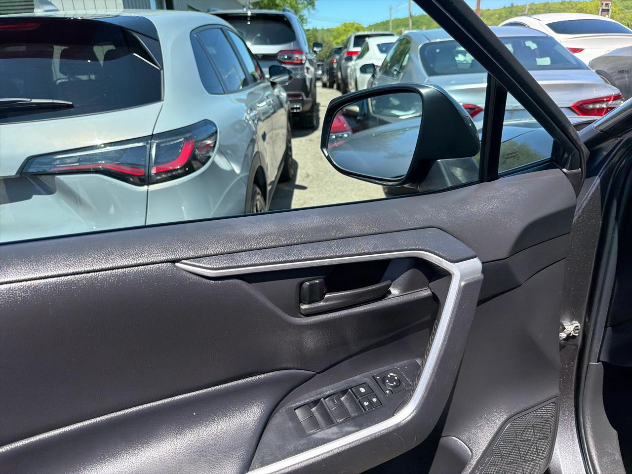 Toyota RAV4 LE AWD (Natl) 2023