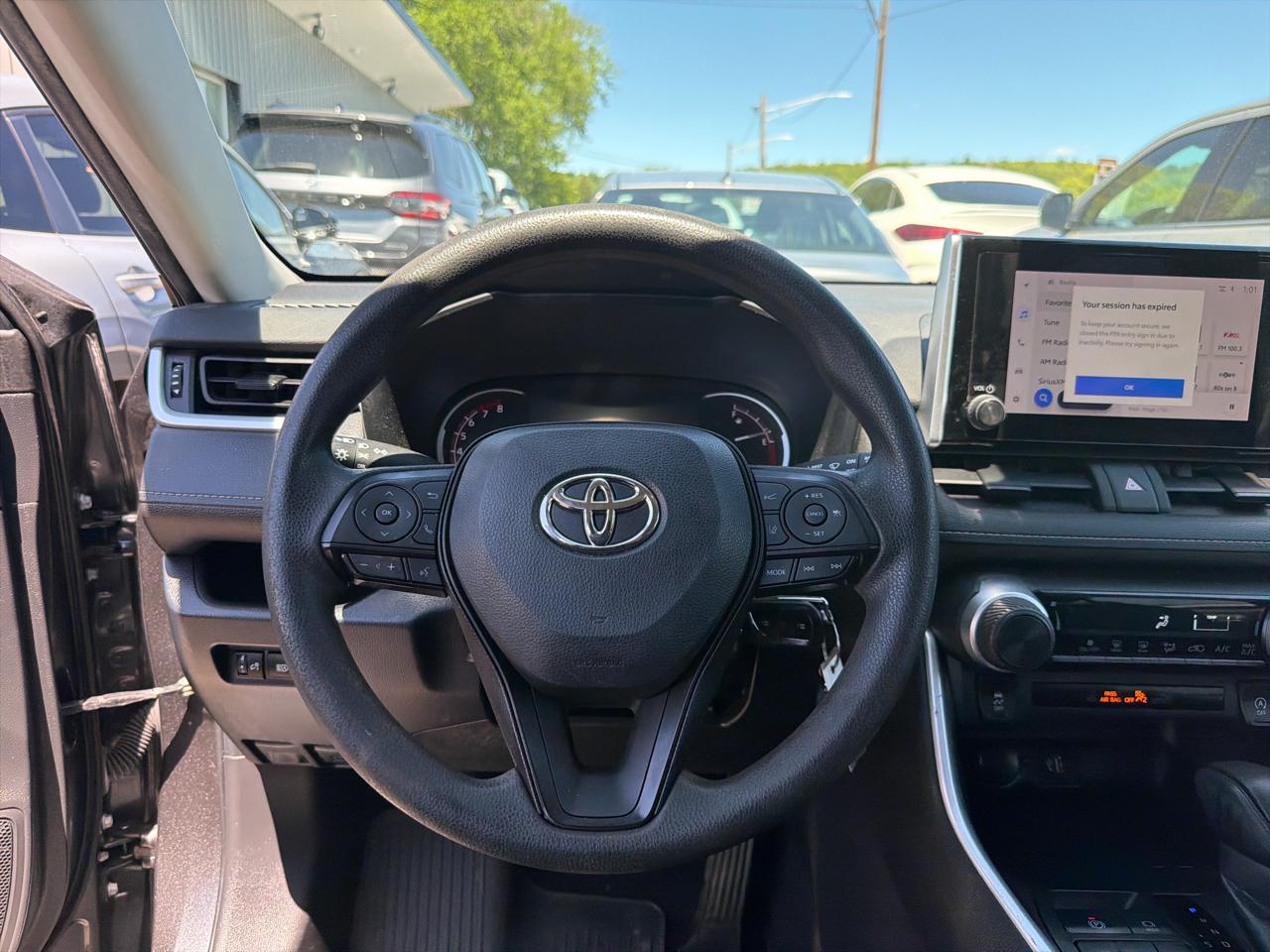 Toyota RAV4 LE AWD (Natl) 2023