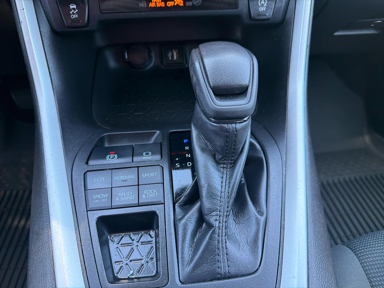 Toyota RAV4 LE AWD (Natl) 2023