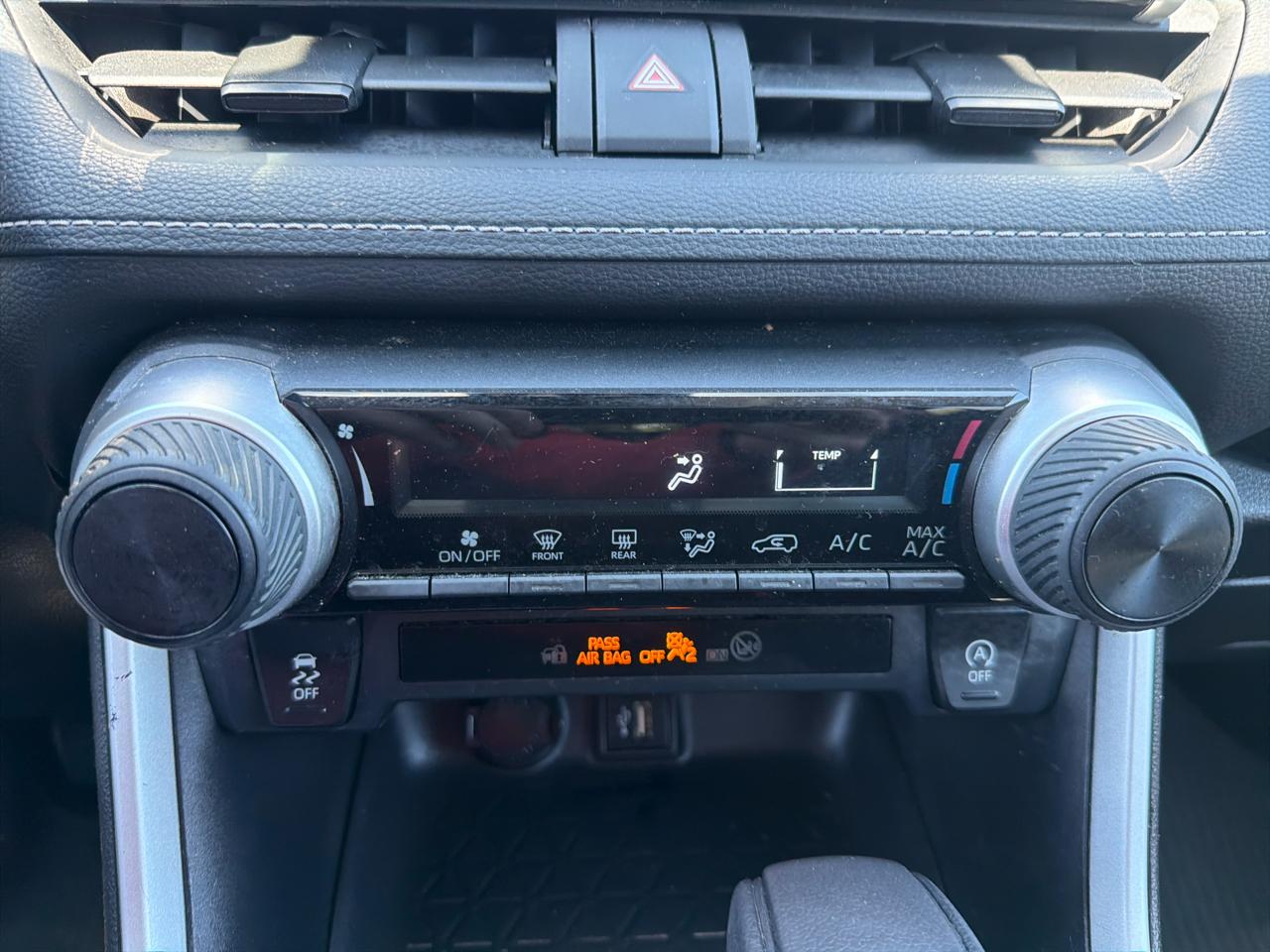 Toyota RAV4 LE AWD (Natl) 2023
