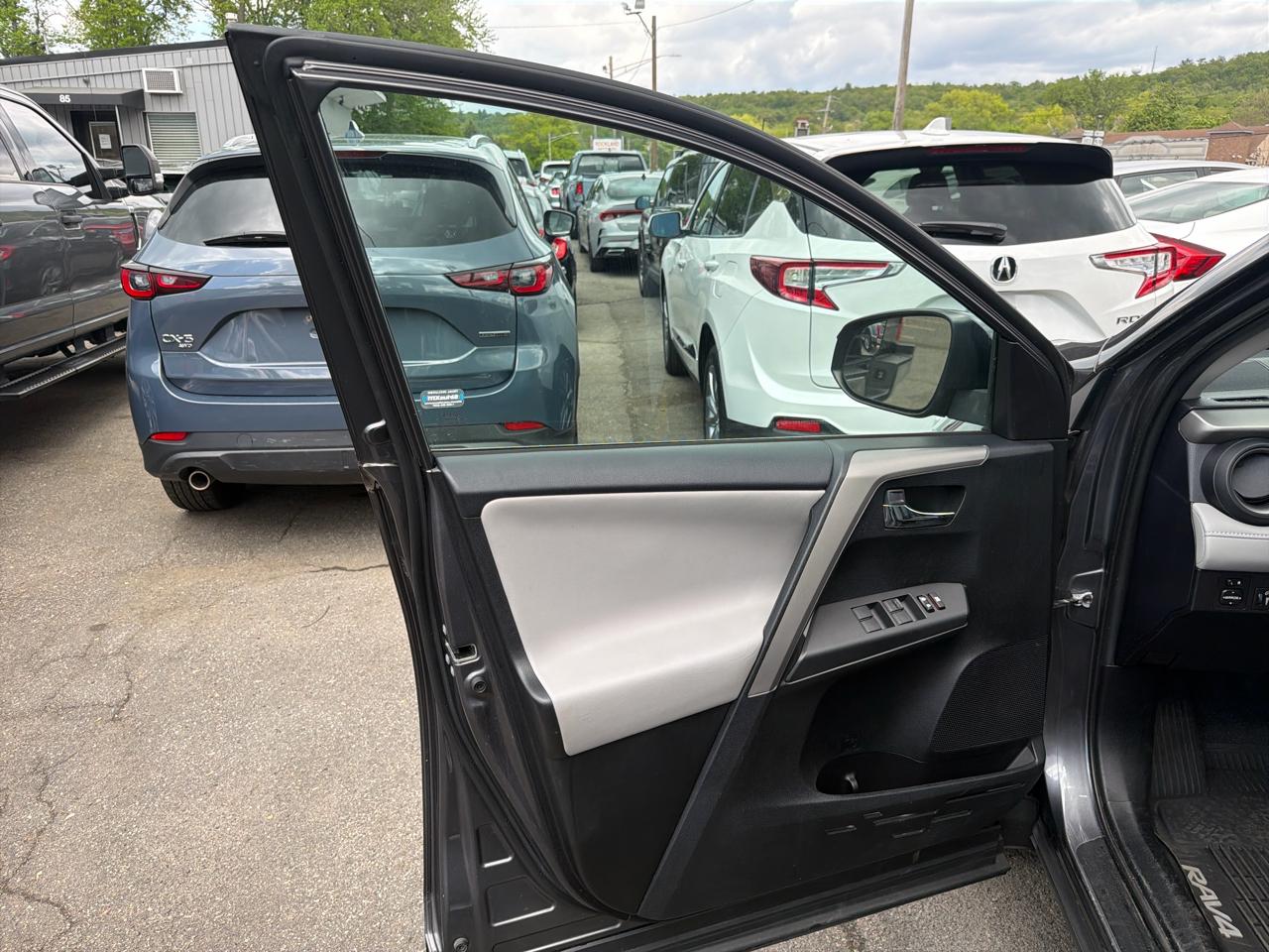 Toyota RAV4 AWD 4dr XLE (Natl) 2016