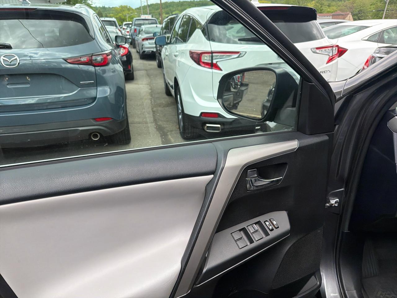 Toyota RAV4 AWD 4dr XLE (Natl) 2016