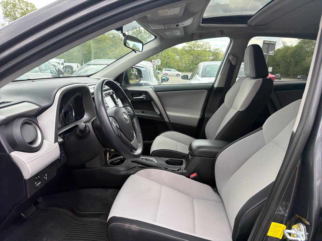 Toyota RAV4 AWD 4dr XLE (Natl) 2016