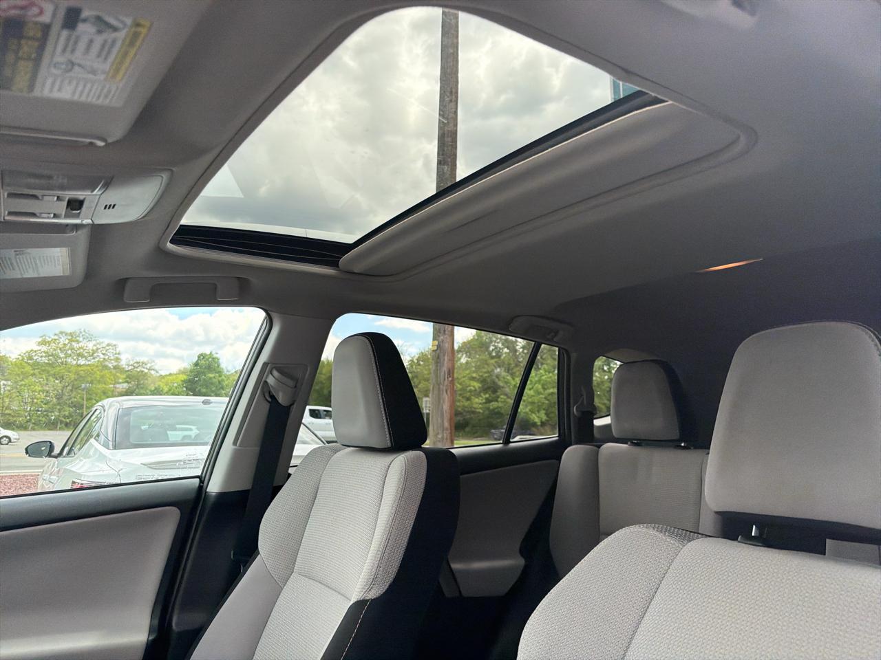 Toyota RAV4 AWD 4dr XLE (Natl) 2016