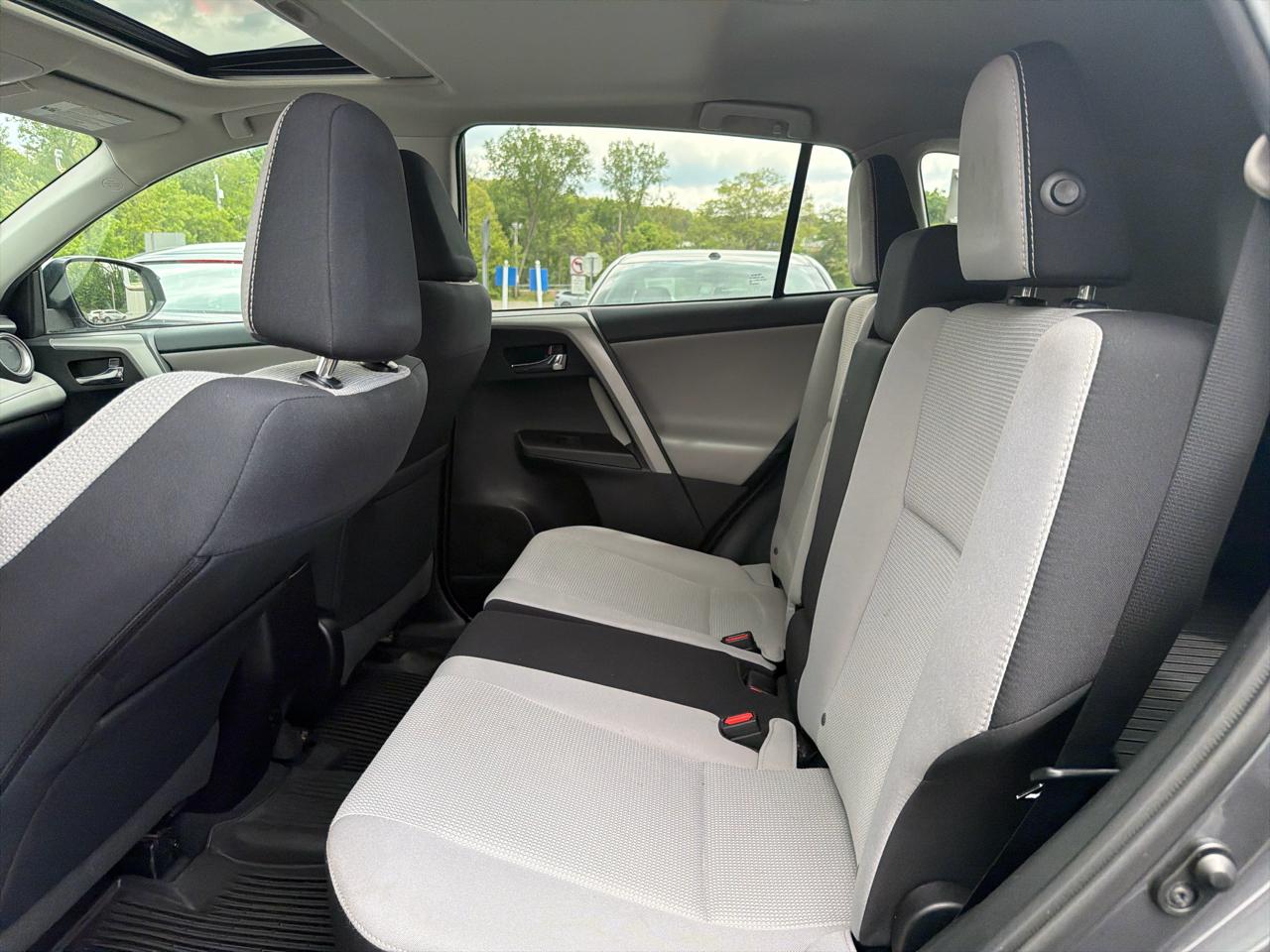 Toyota RAV4 AWD 4dr XLE (Natl) 2016