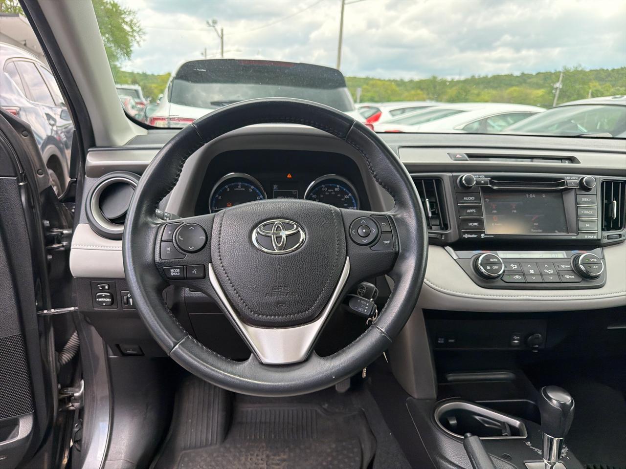 Toyota RAV4 AWD 4dr XLE (Natl) 2016