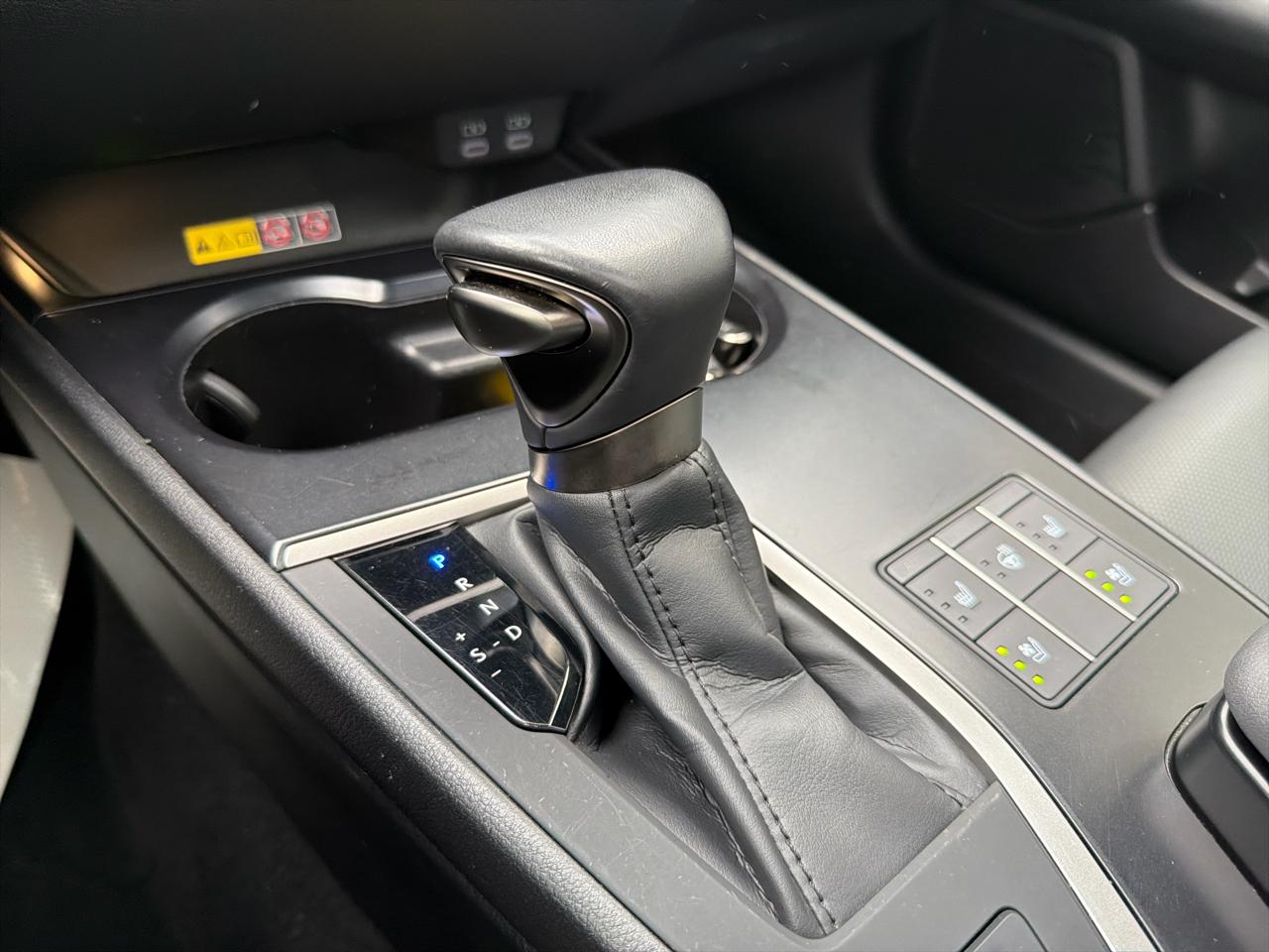 Lexus UX UX 250h Premium AWD 2023