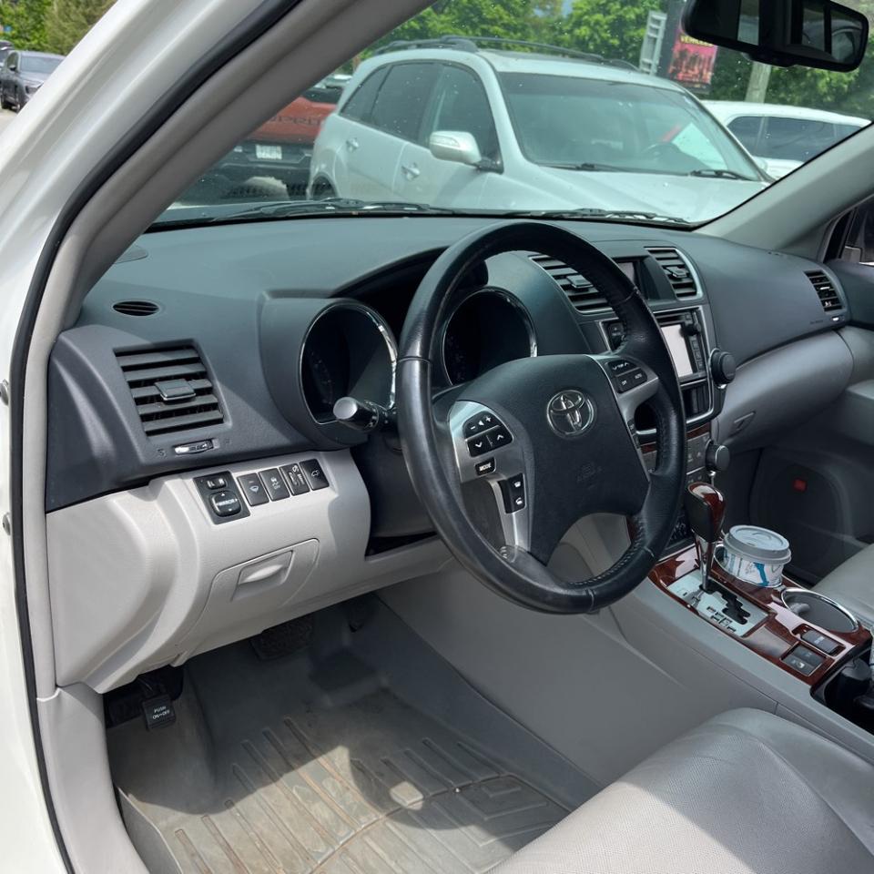 Toyota Highlander Limited 2013