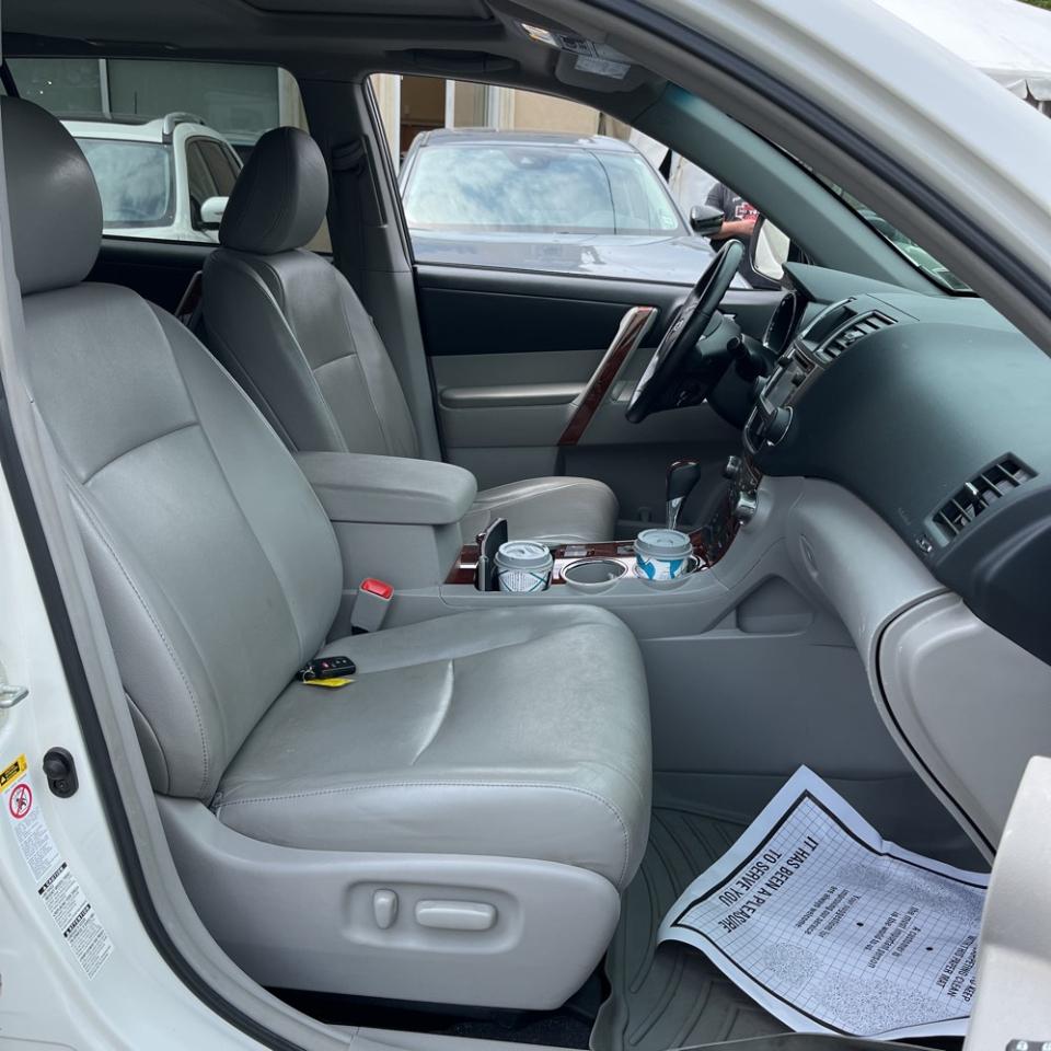 Toyota Highlander Limited 2013