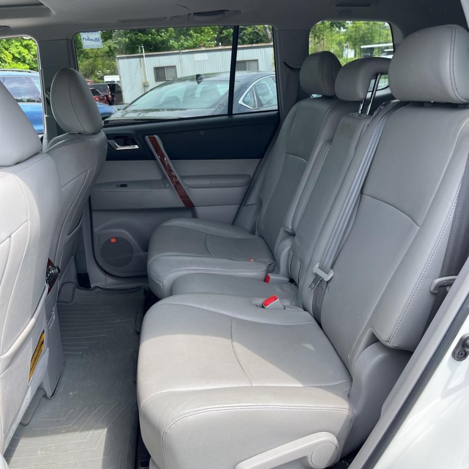 Toyota Highlander Limited 2013