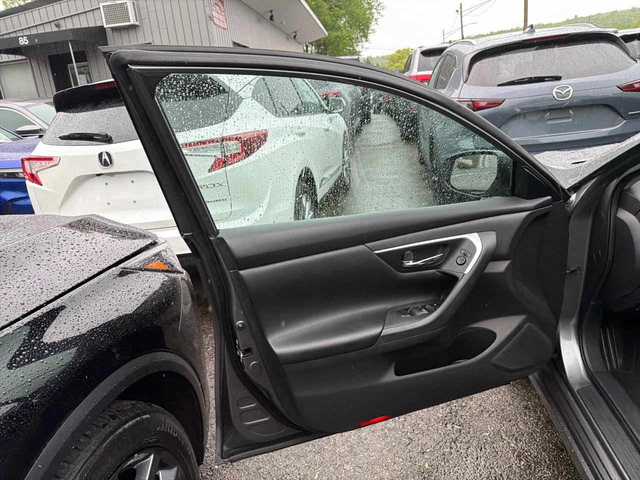 Nissan Altima 4dr Sdn I4 2.5 SV 2015