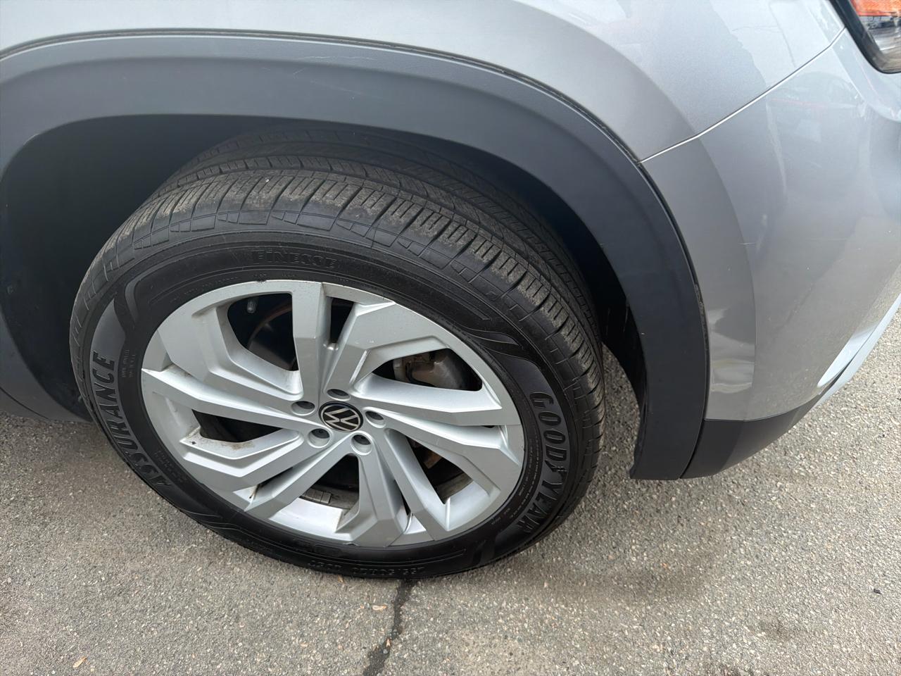 Volkswagen Atlas 2.0T SE w/Technology 4MOTION 2022