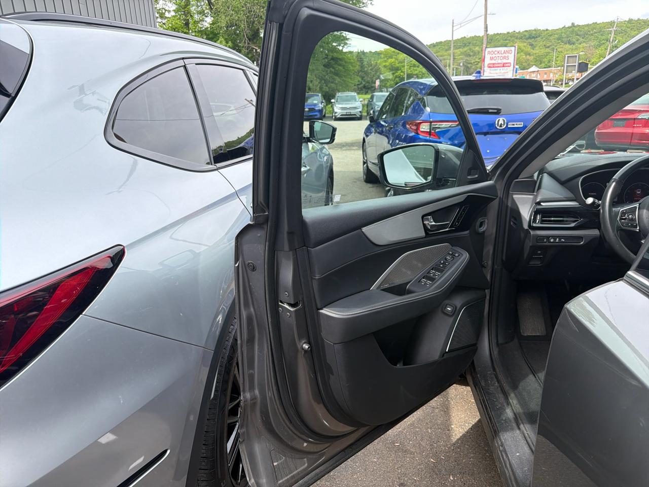 Acura MDX SH-AWD w/Technology Package 2023