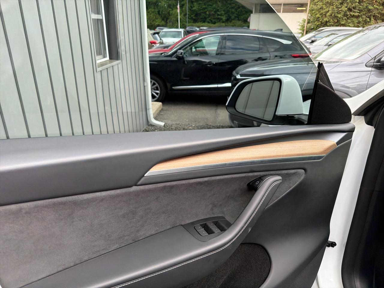 Tesla Model Y Long Range AWD 2024