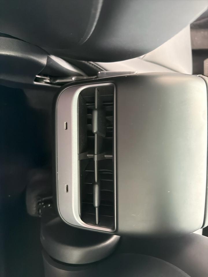 Tesla Model Y Long Range AWD 2024